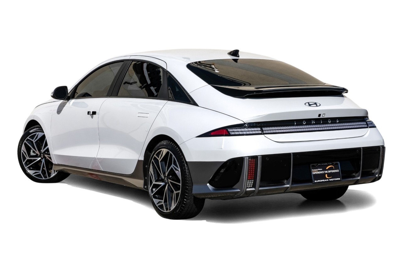 Hyundai IONIQ 6 Vehicle Main Gallery Image 10