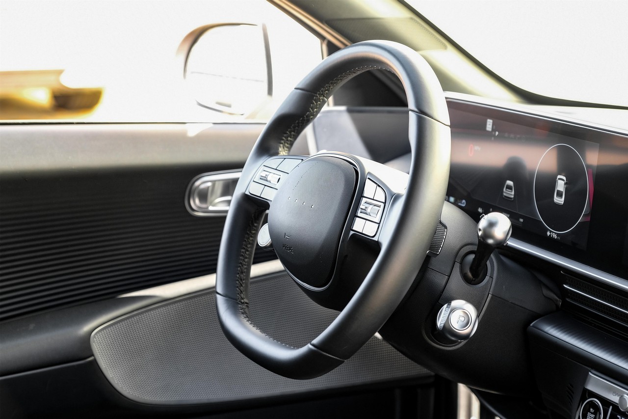 Hyundai IONIQ 6 Vehicle Main Gallery Image 13