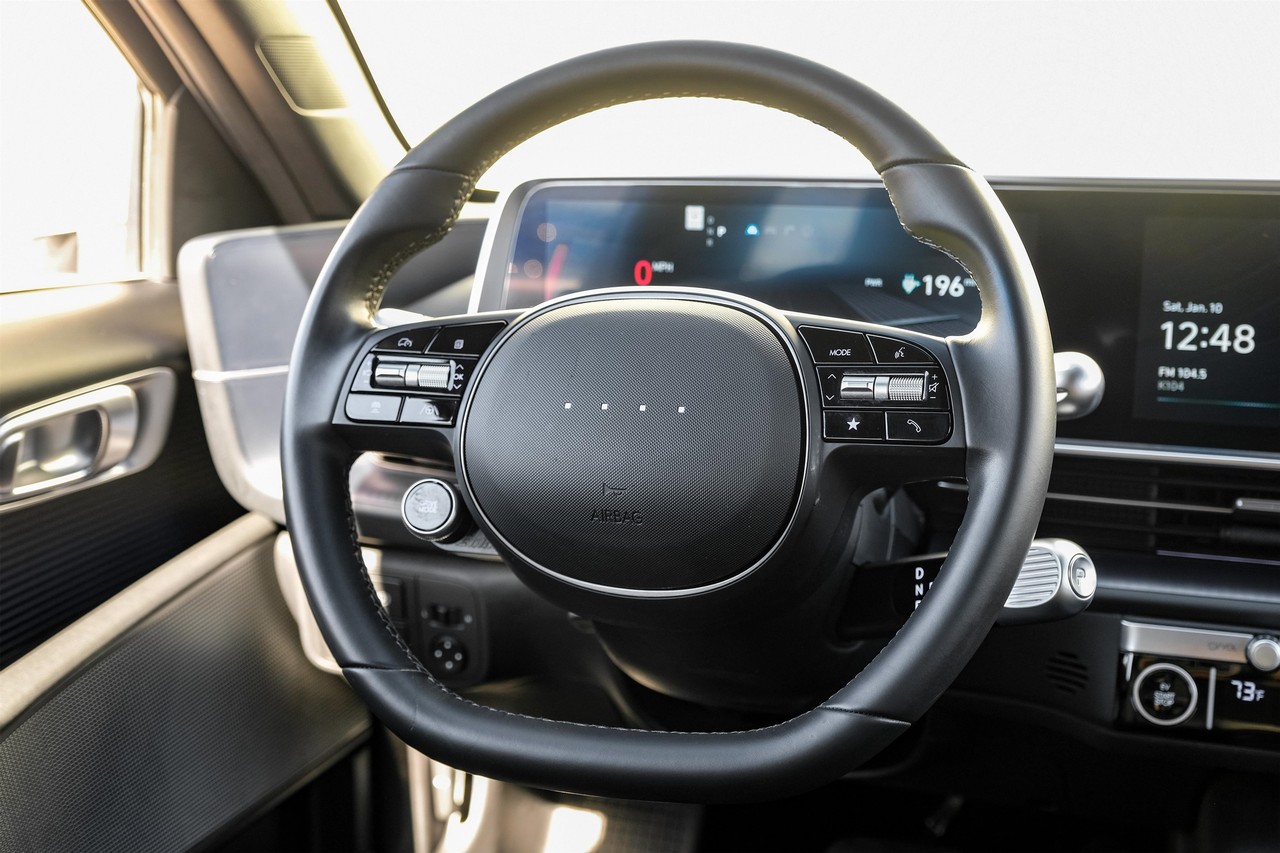 Hyundai IONIQ 6 Vehicle Main Gallery Image 16