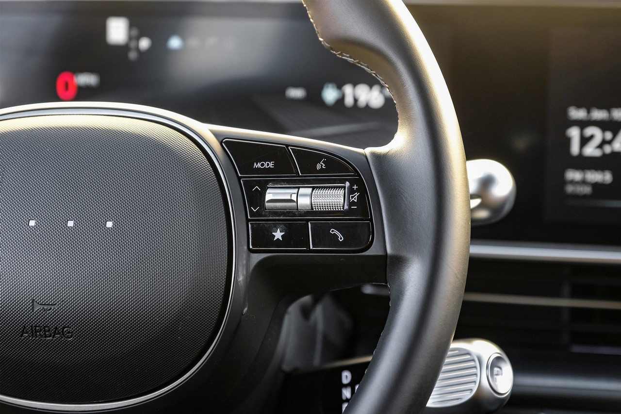 Hyundai IONIQ 6 Vehicle Main Gallery Image 18