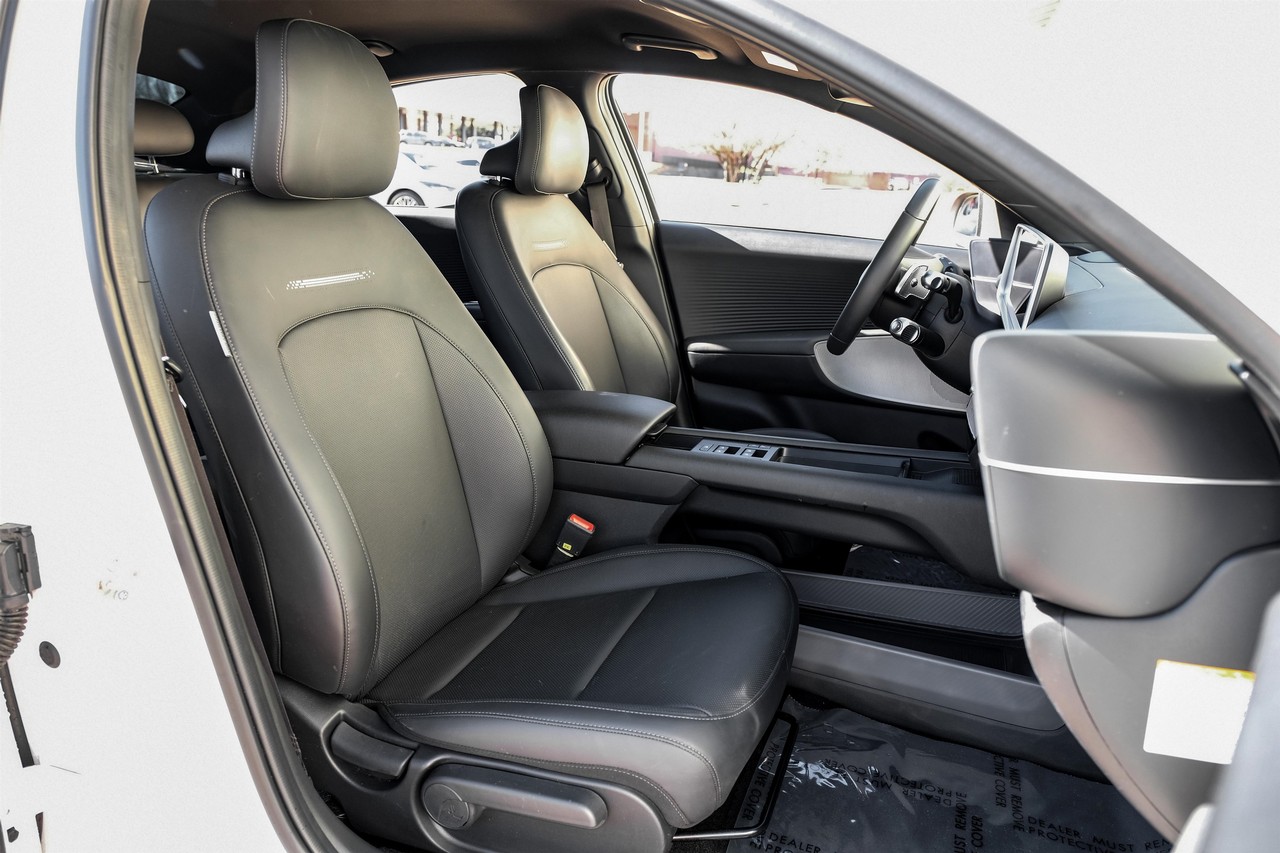 Hyundai IONIQ 6 Vehicle Main Gallery Image 35