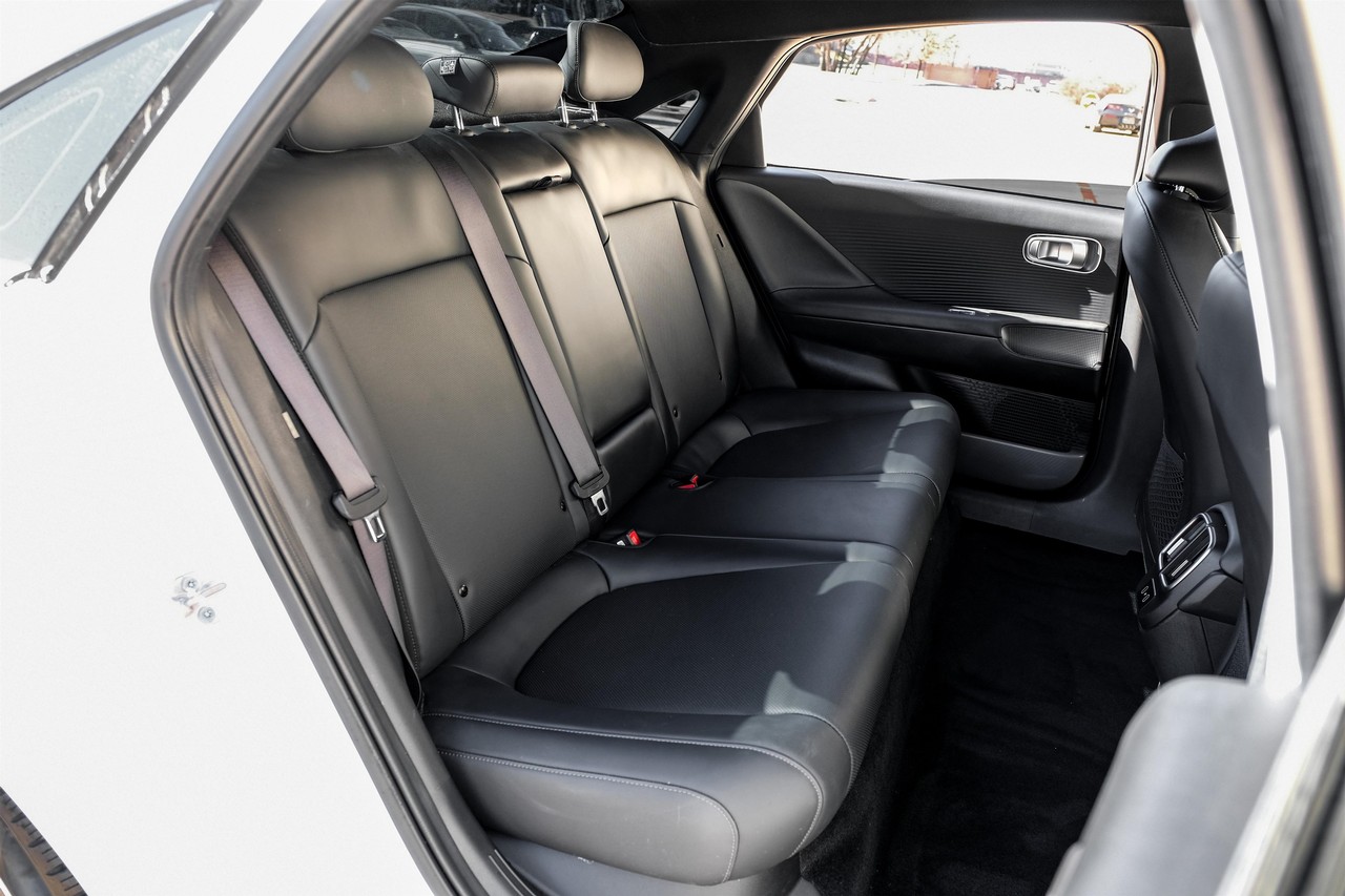 Hyundai IONIQ 6 Vehicle Main Gallery Image 36