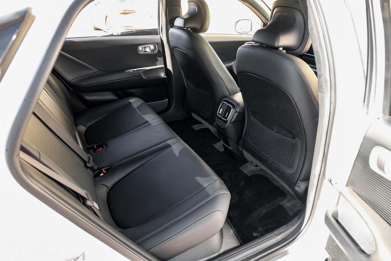 Hyundai IONIQ 6 Vehicle Main Gallery Image 37