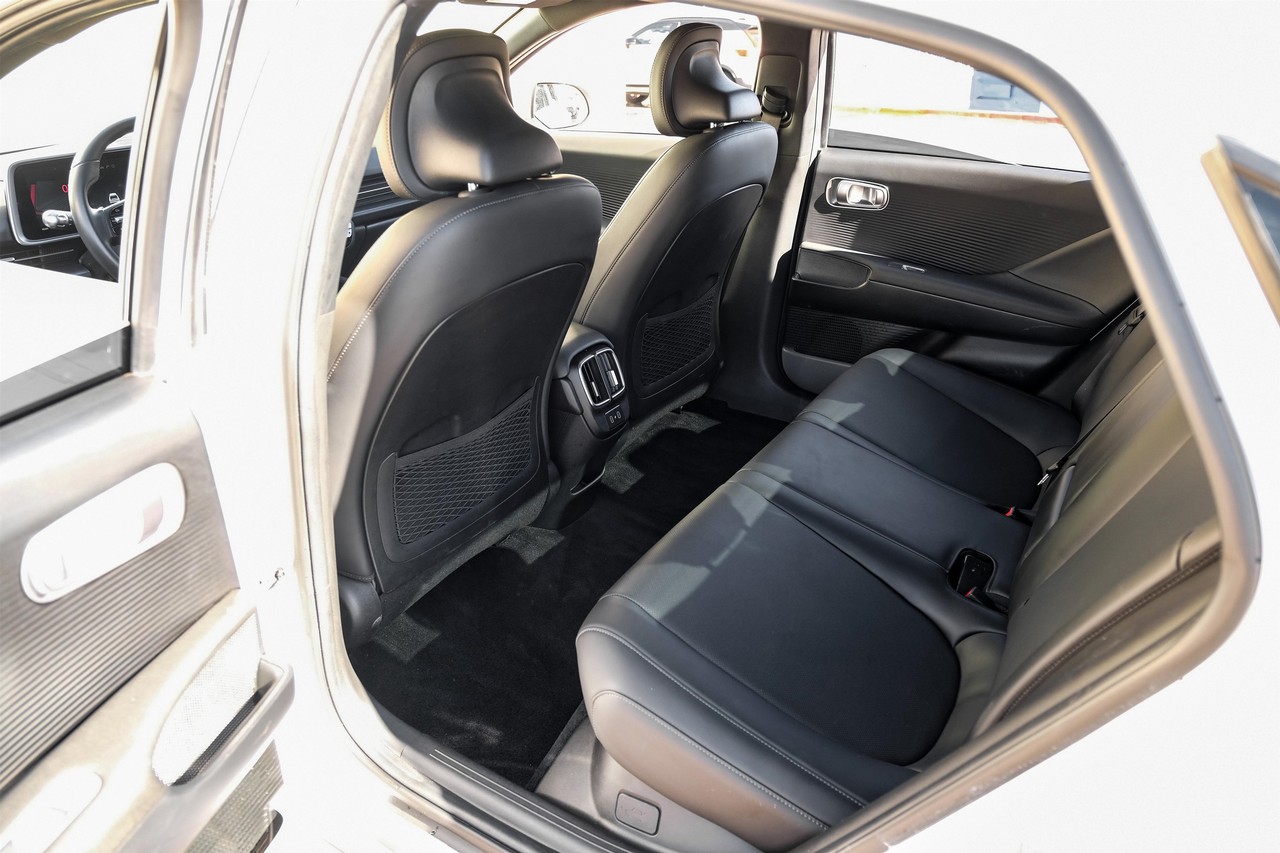 Hyundai IONIQ 6 Vehicle Main Gallery Image 38