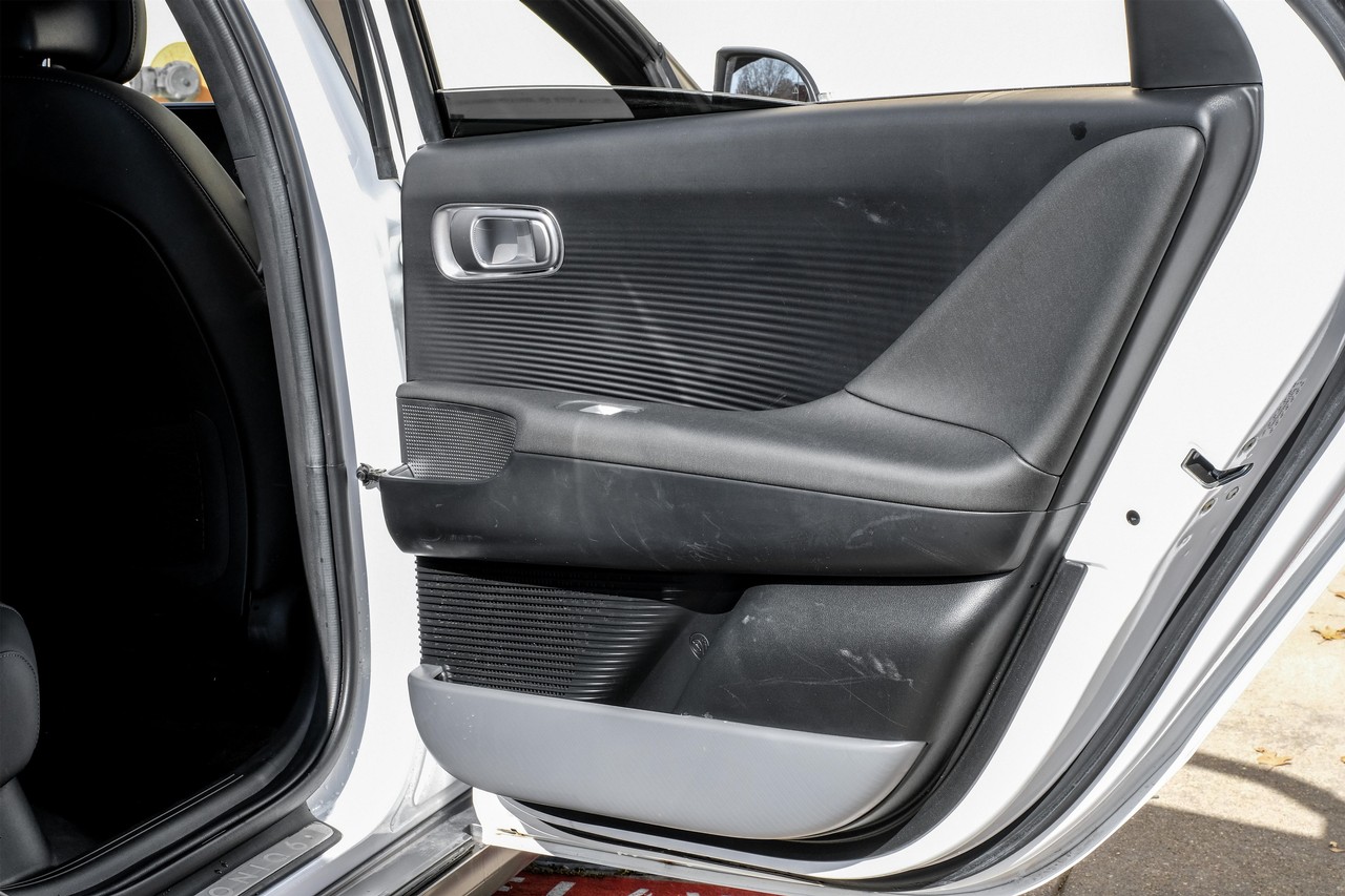 Hyundai IONIQ 6 Vehicle Main Gallery Image 45