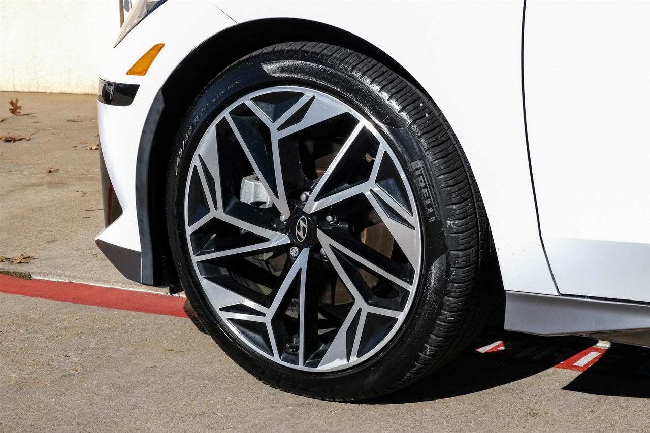 Hyundai IONIQ 6 Vehicle Main Gallery Image 52