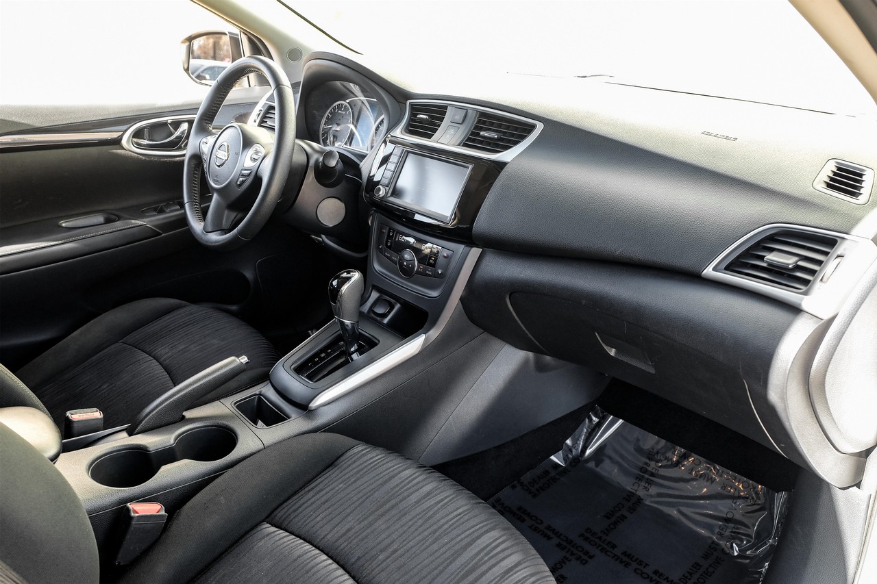 Nissan Sentra Vehicle Main Gallery Image 11