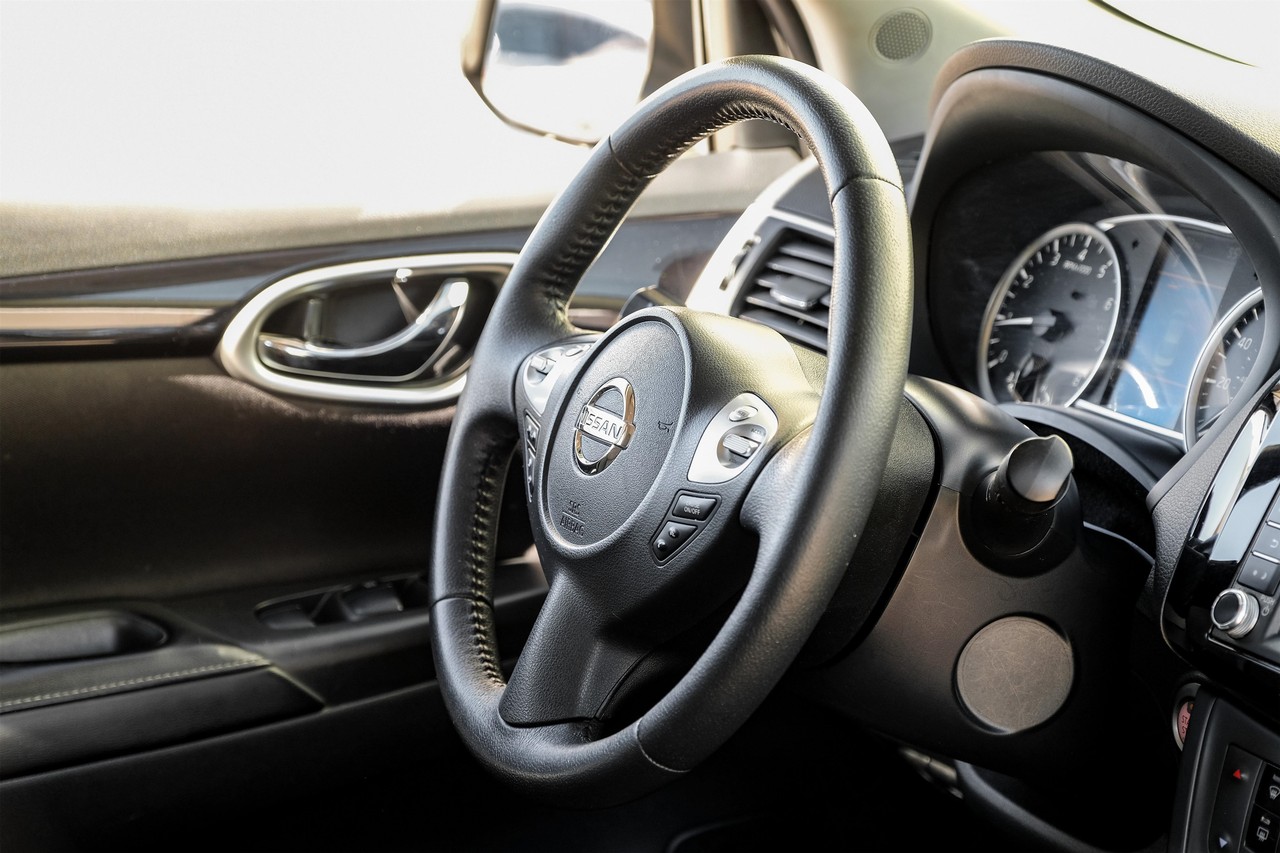 Nissan Sentra Vehicle Main Gallery Image 12