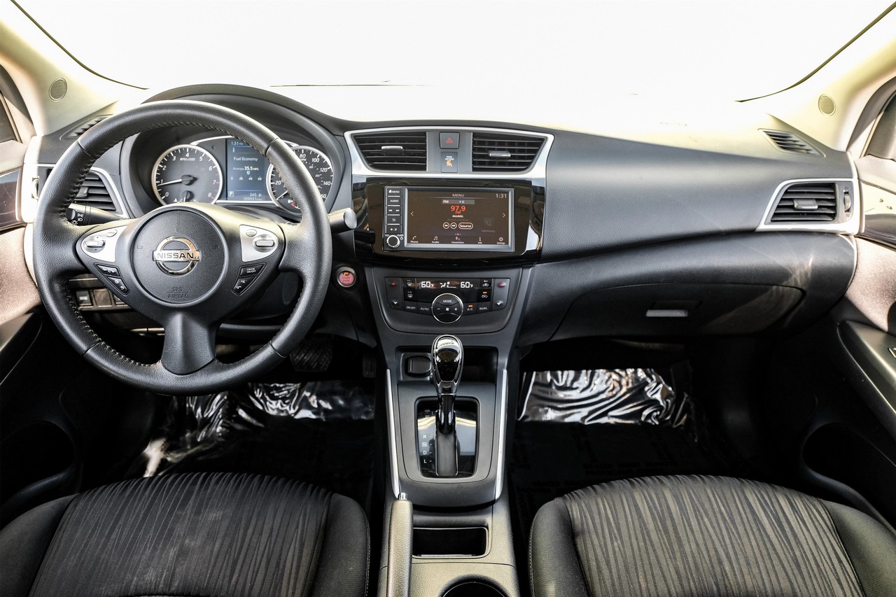 Nissan Sentra Vehicle Main Gallery Image 13