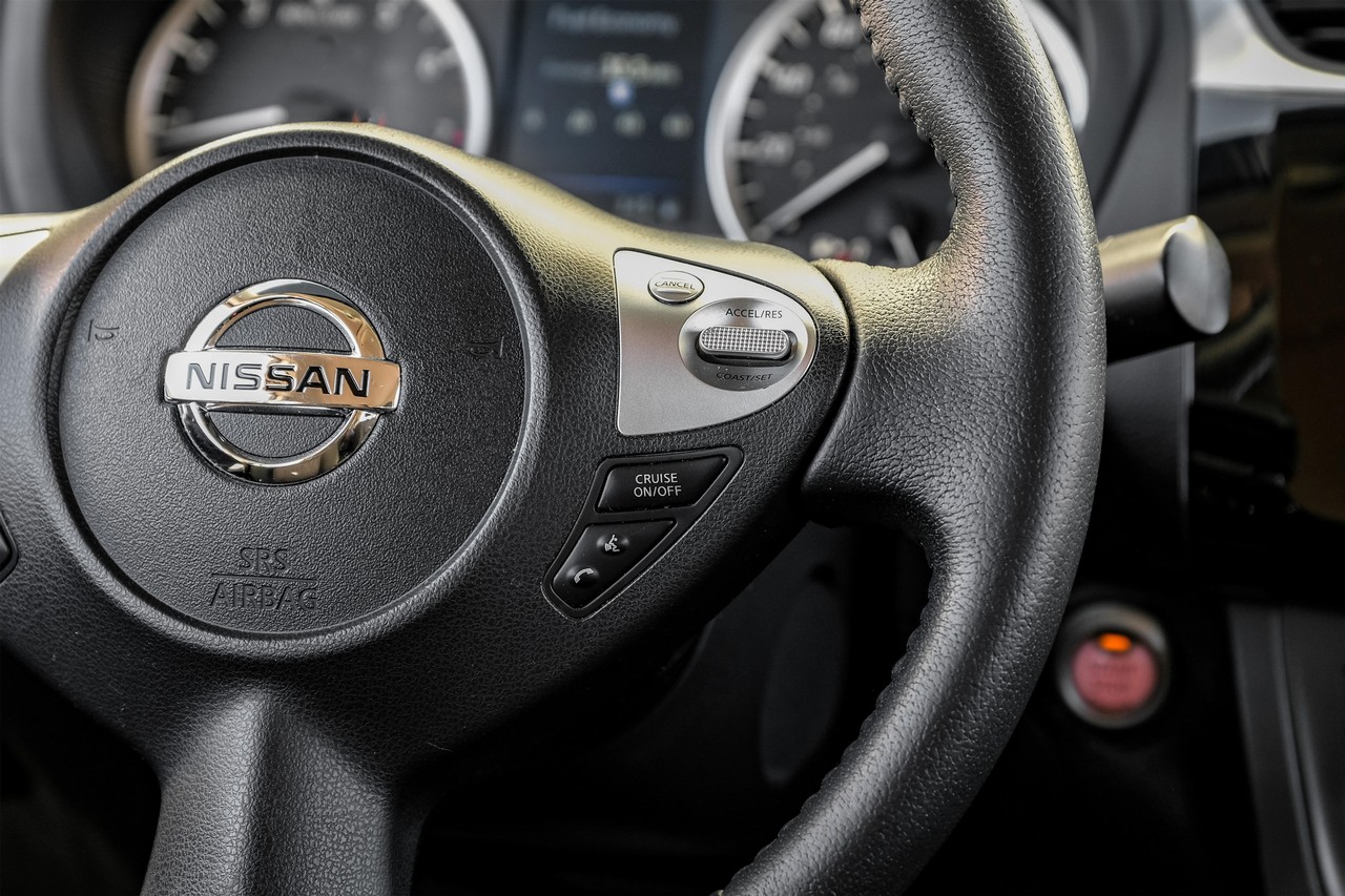 Nissan Sentra Vehicle Main Gallery Image 17