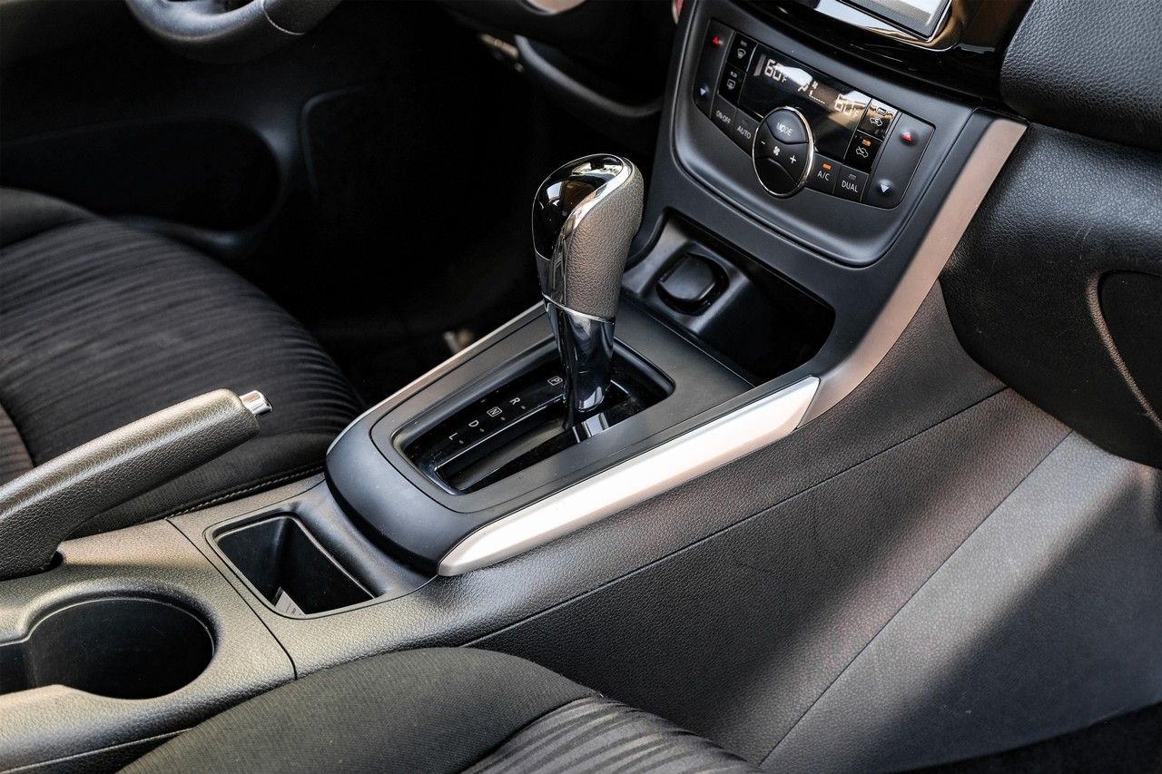 Nissan Sentra Vehicle Main Gallery Image 20