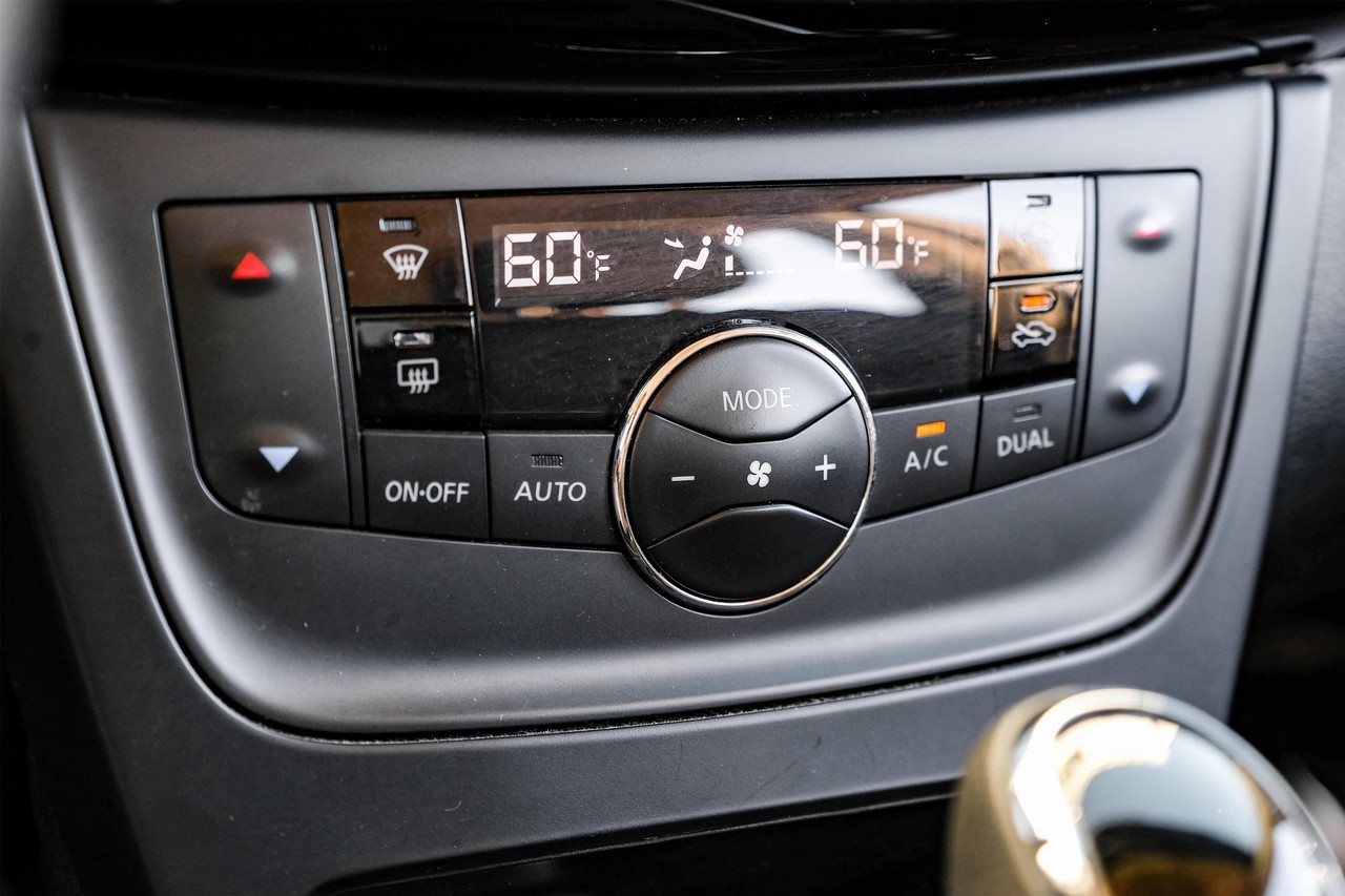 Nissan Sentra Vehicle Main Gallery Image 22