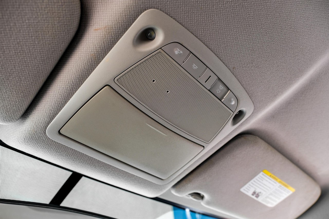 Nissan Sentra Vehicle Main Gallery Image 23