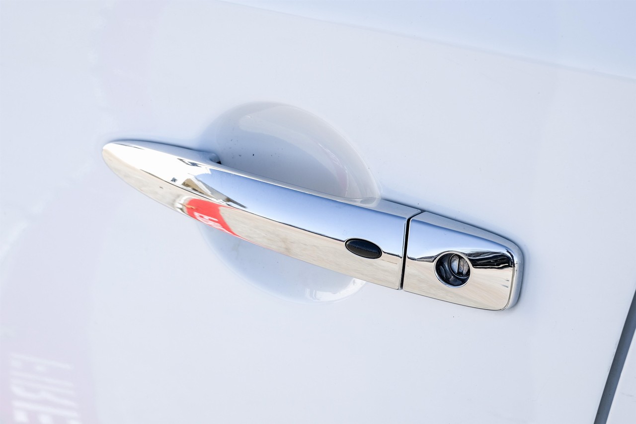 Nissan Sentra Vehicle Main Gallery Image 37