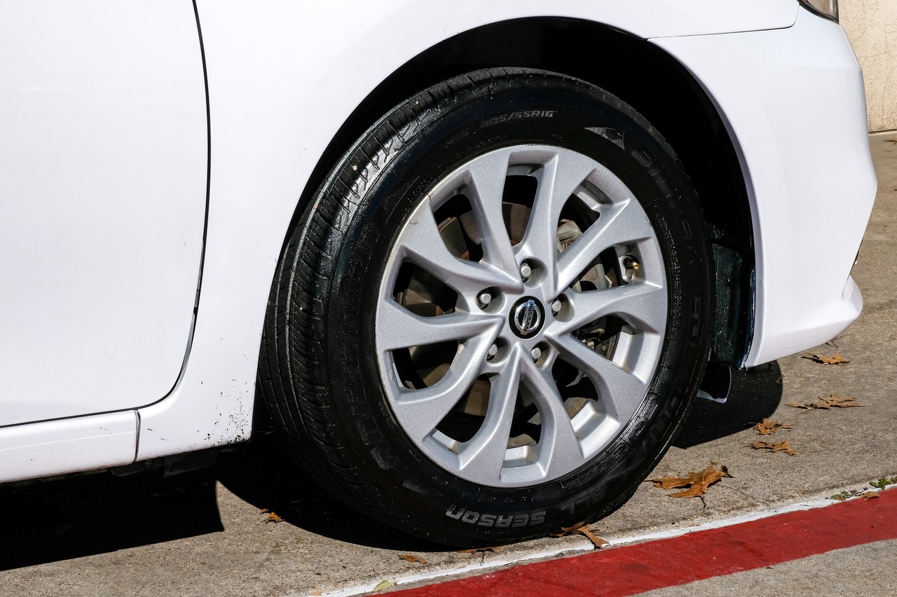 Nissan Sentra Vehicle Main Gallery Image 49