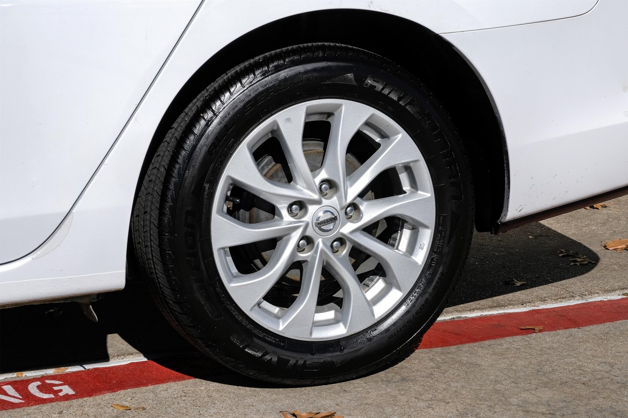 Nissan Sentra Vehicle Main Gallery Image 51