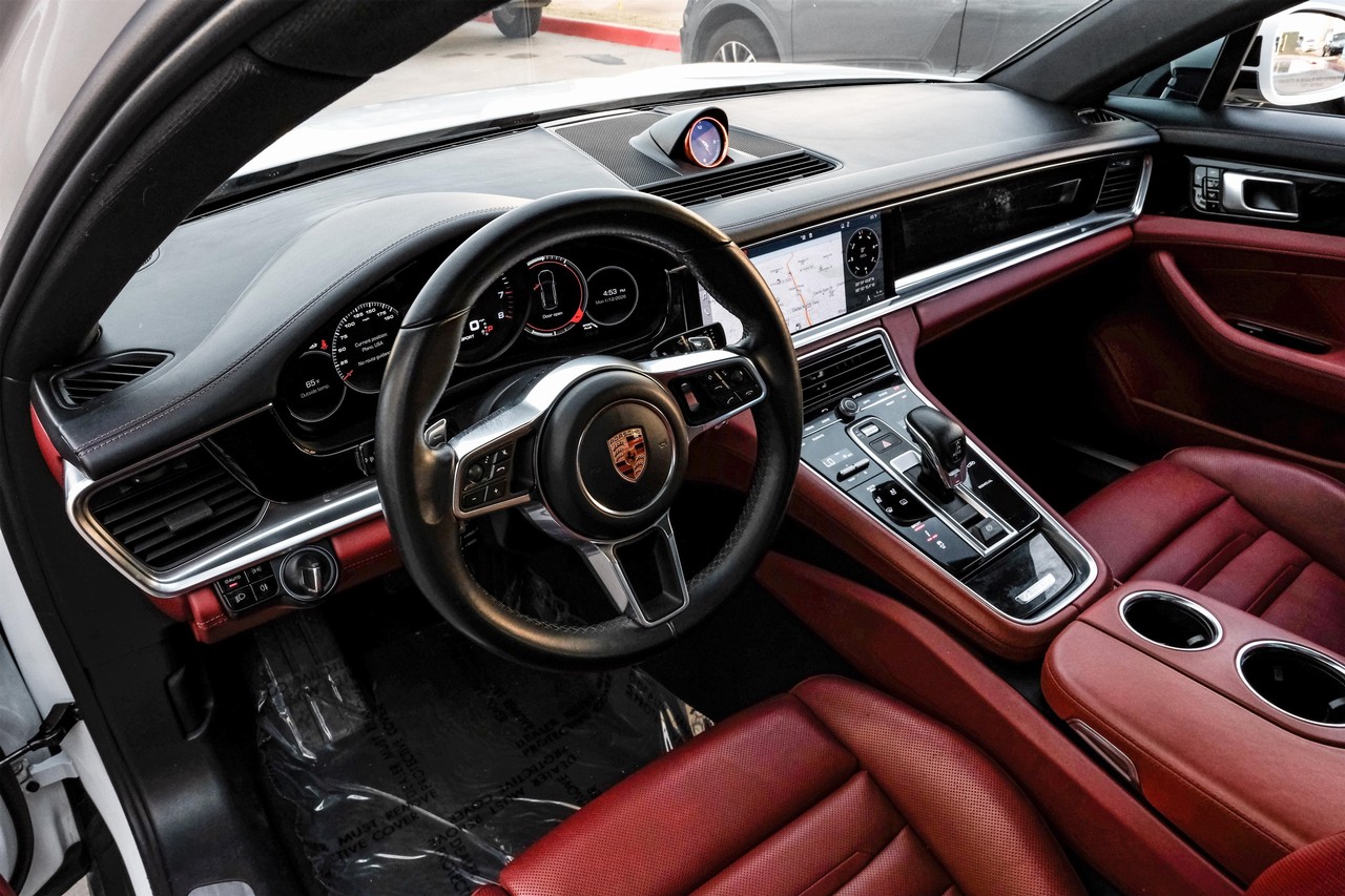 Porsche Panamera Vehicle Main Gallery Image 03