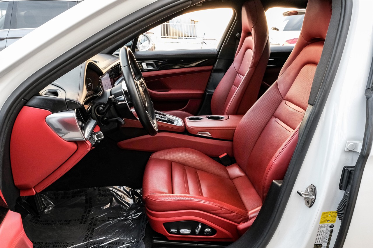 Porsche Panamera Vehicle Main Gallery Image 04