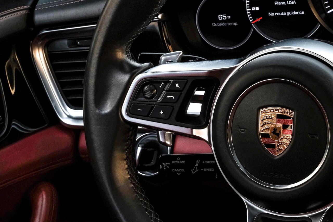 Porsche Panamera Vehicle Main Gallery Image 17