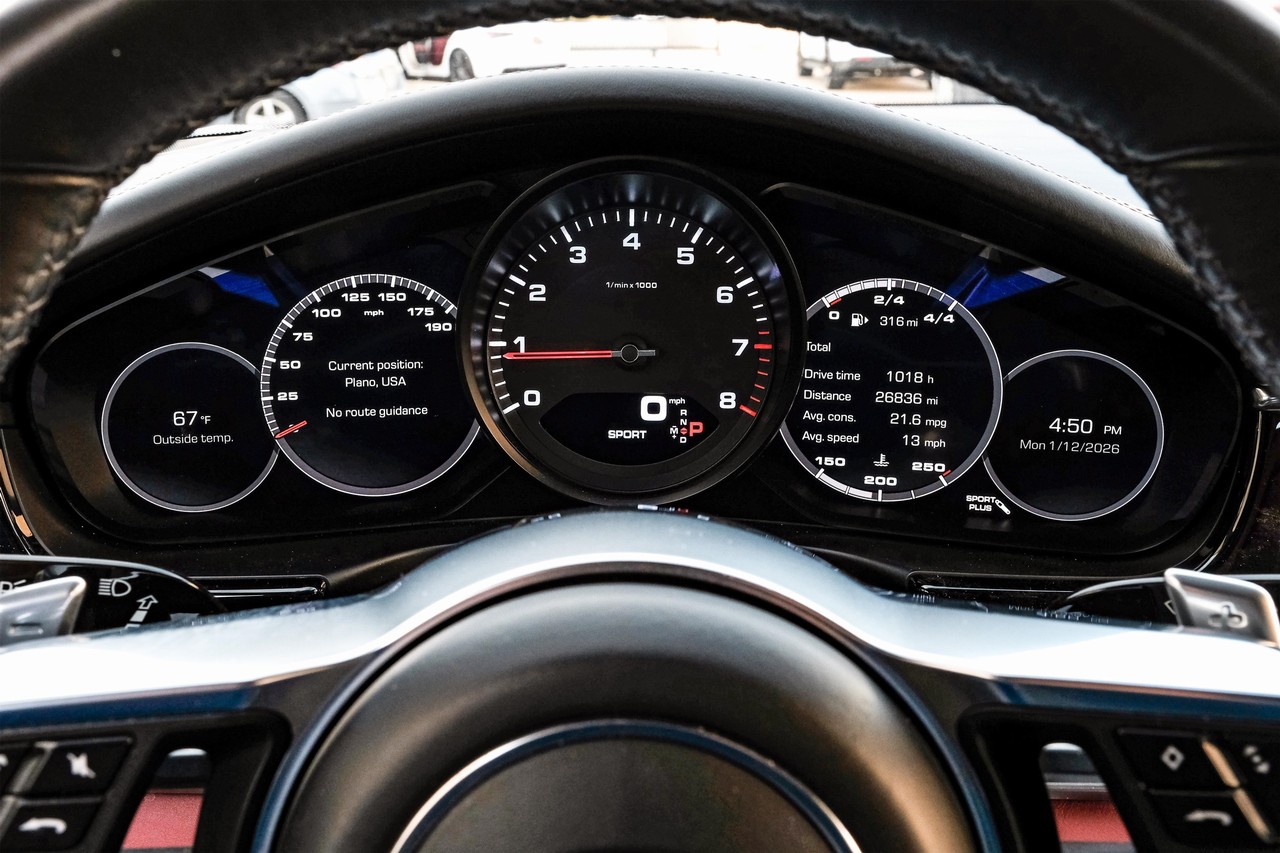 Porsche Panamera Vehicle Main Gallery Image 19