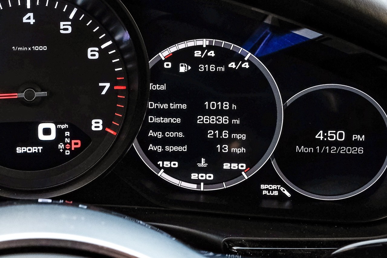 Porsche Panamera Vehicle Main Gallery Image 20