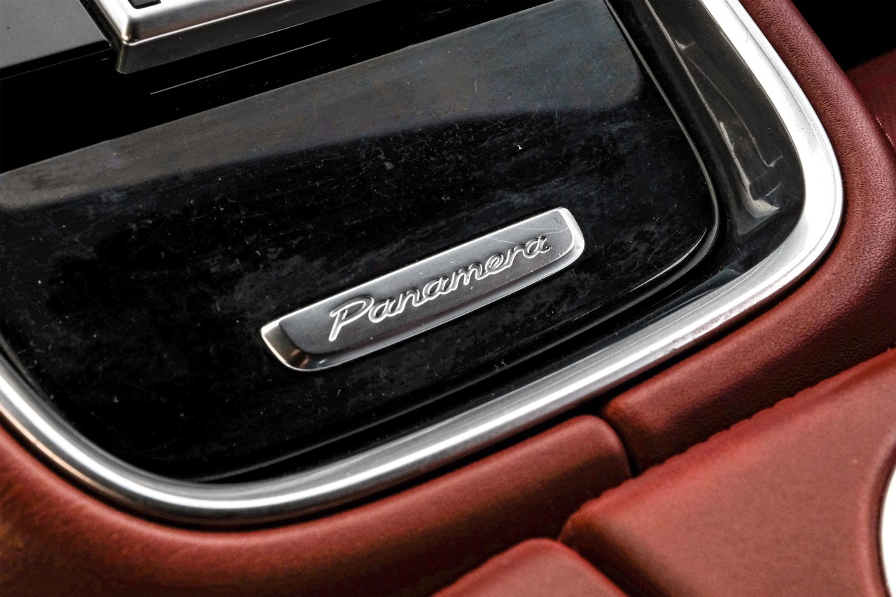 Porsche Panamera Vehicle Main Gallery Image 26