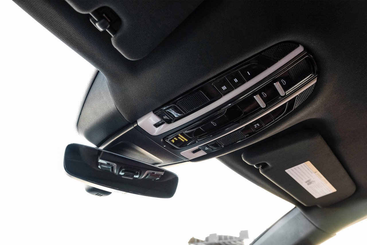 Porsche Panamera Vehicle Main Gallery Image 29