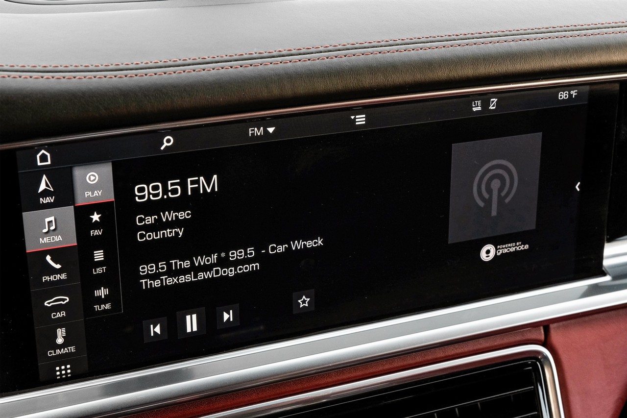 Porsche Panamera Vehicle Main Gallery Image 33