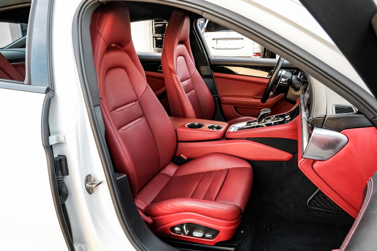 Porsche Panamera Vehicle Main Gallery Image 37