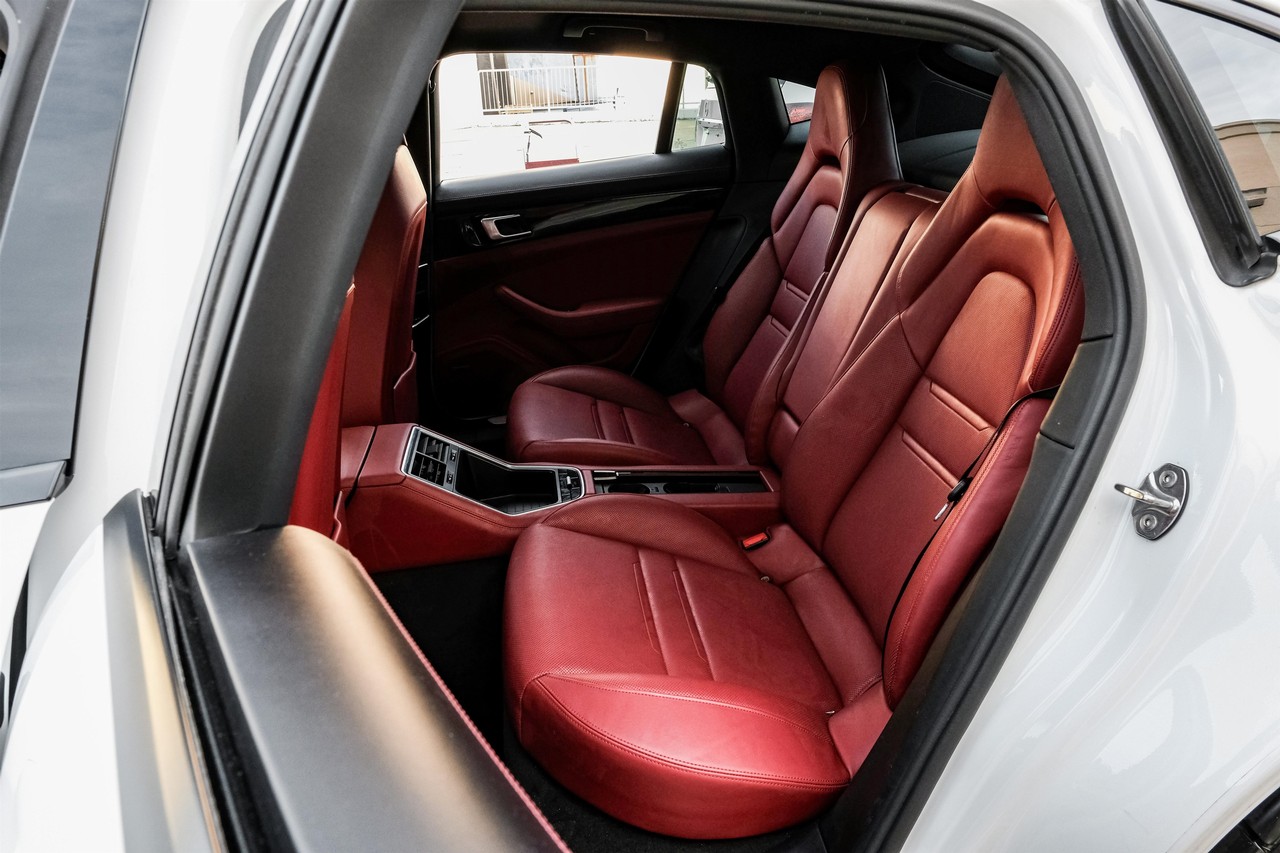 Porsche Panamera Vehicle Main Gallery Image 43