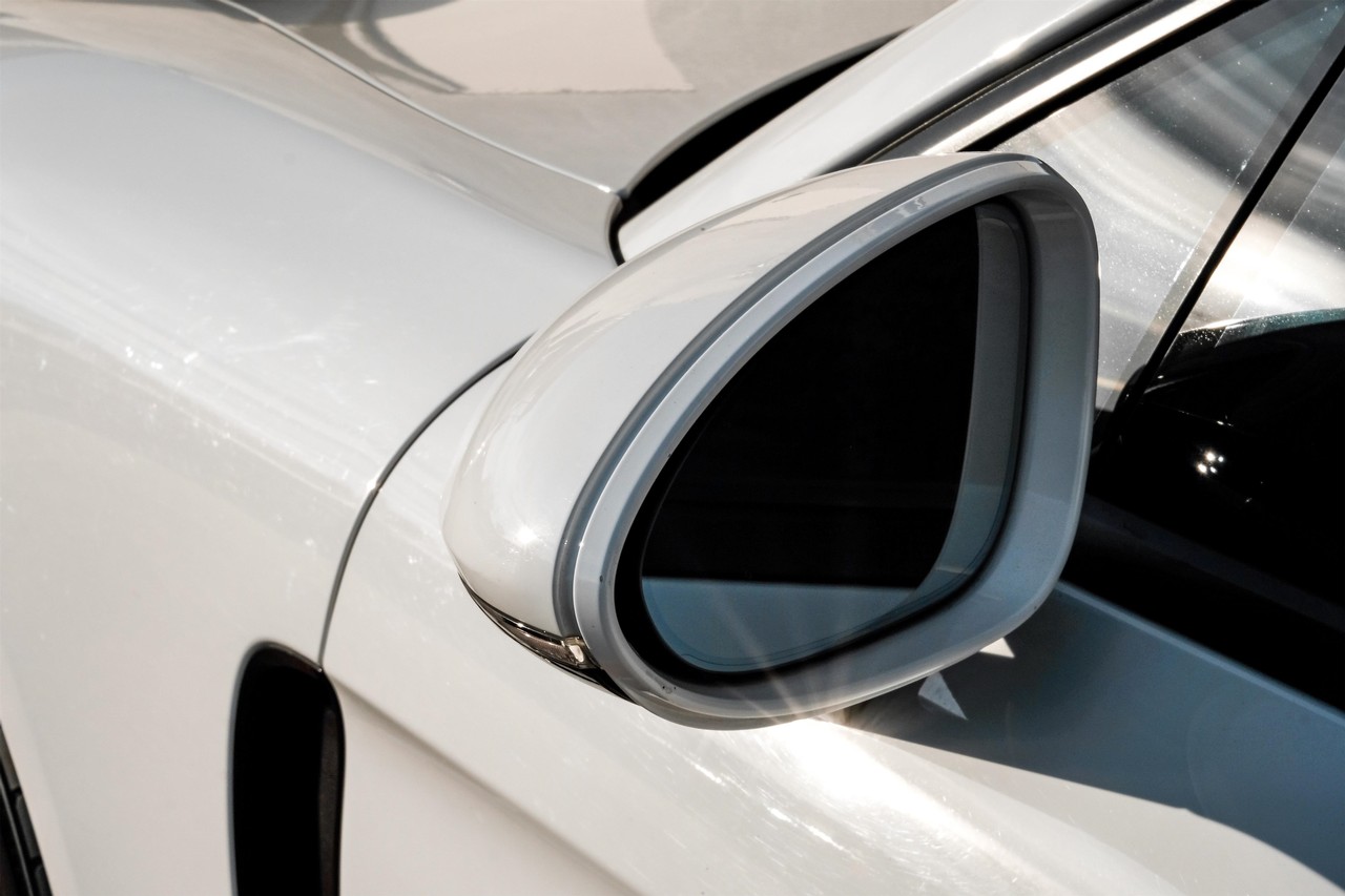 Porsche Panamera Vehicle Main Gallery Image 45