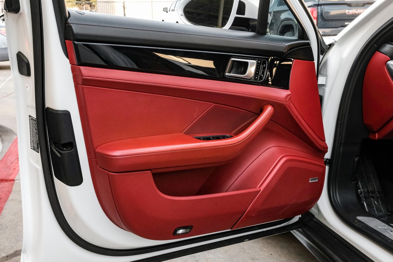 Porsche Panamera Vehicle Main Gallery Image 46