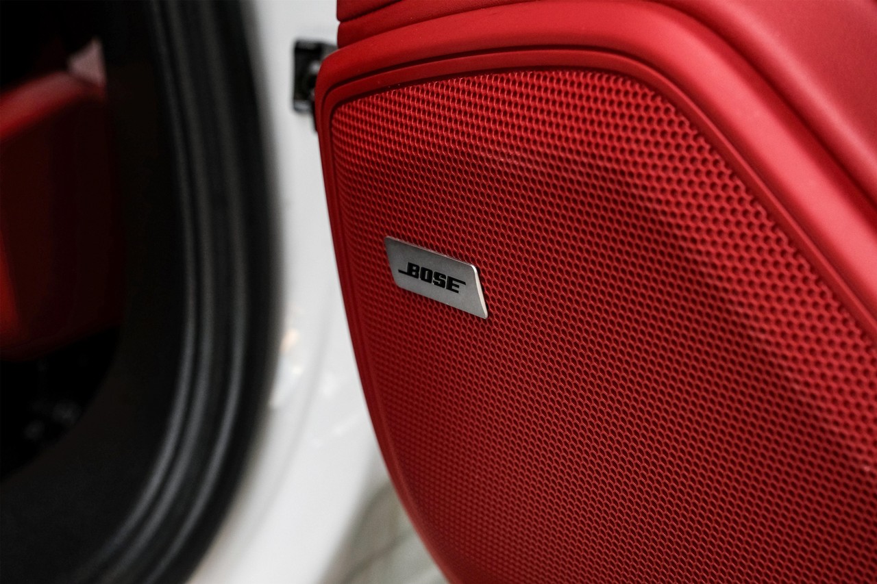 Porsche Panamera Vehicle Main Gallery Image 53