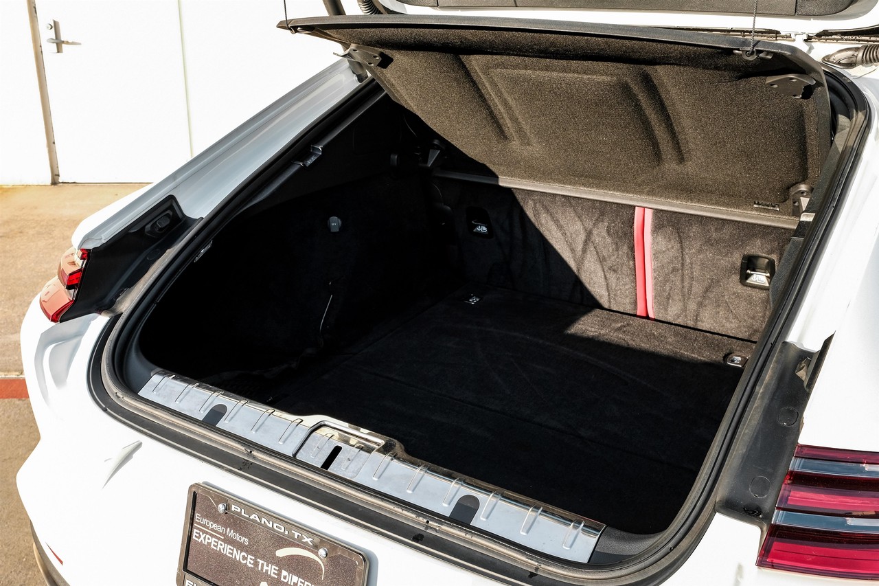 Porsche Panamera Vehicle Main Gallery Image 57