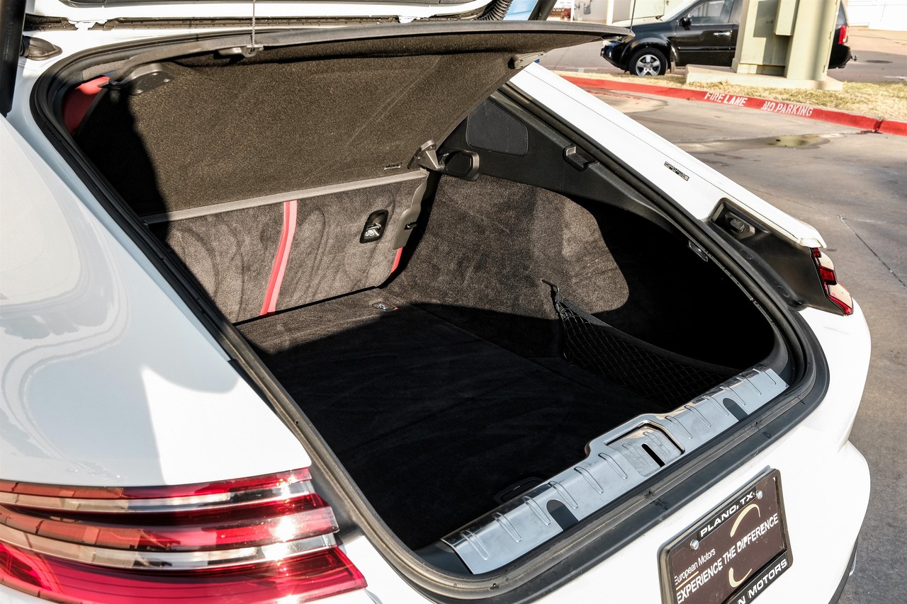 Porsche Panamera Vehicle Main Gallery Image 58