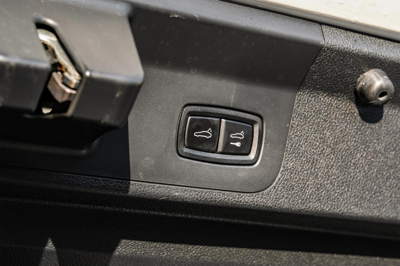 Porsche Panamera Vehicle Main Gallery Image 59