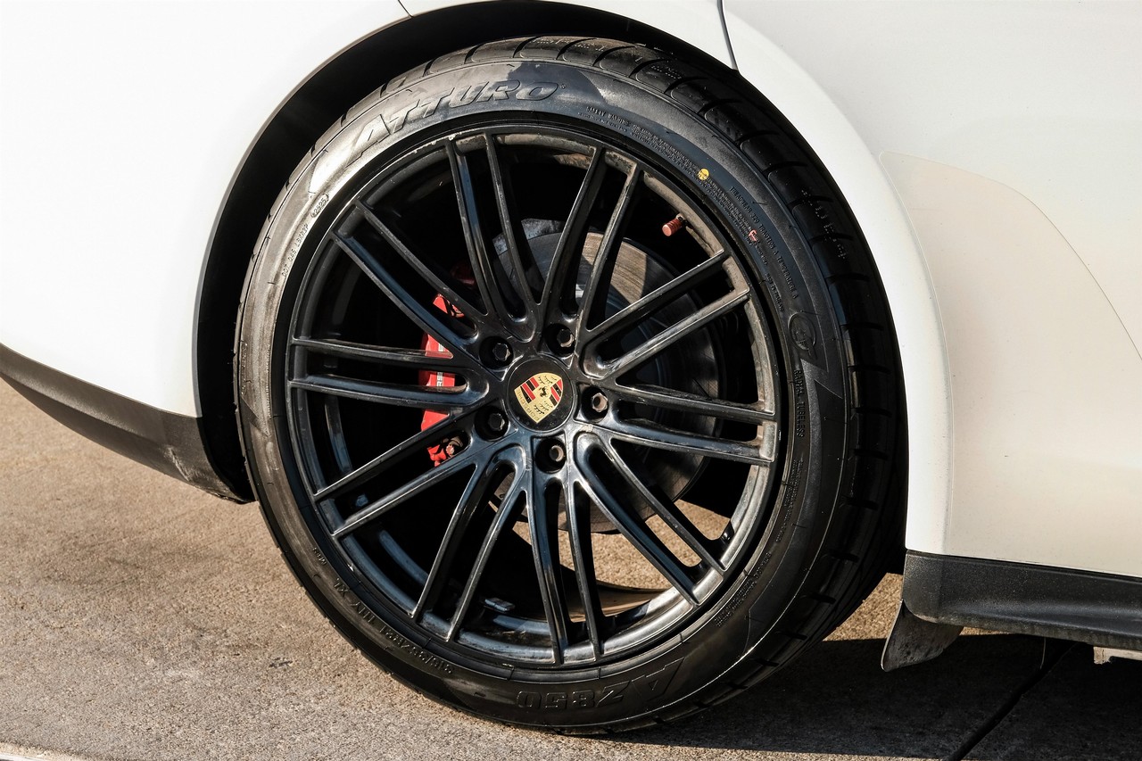 Porsche Panamera Vehicle Main Gallery Image 60