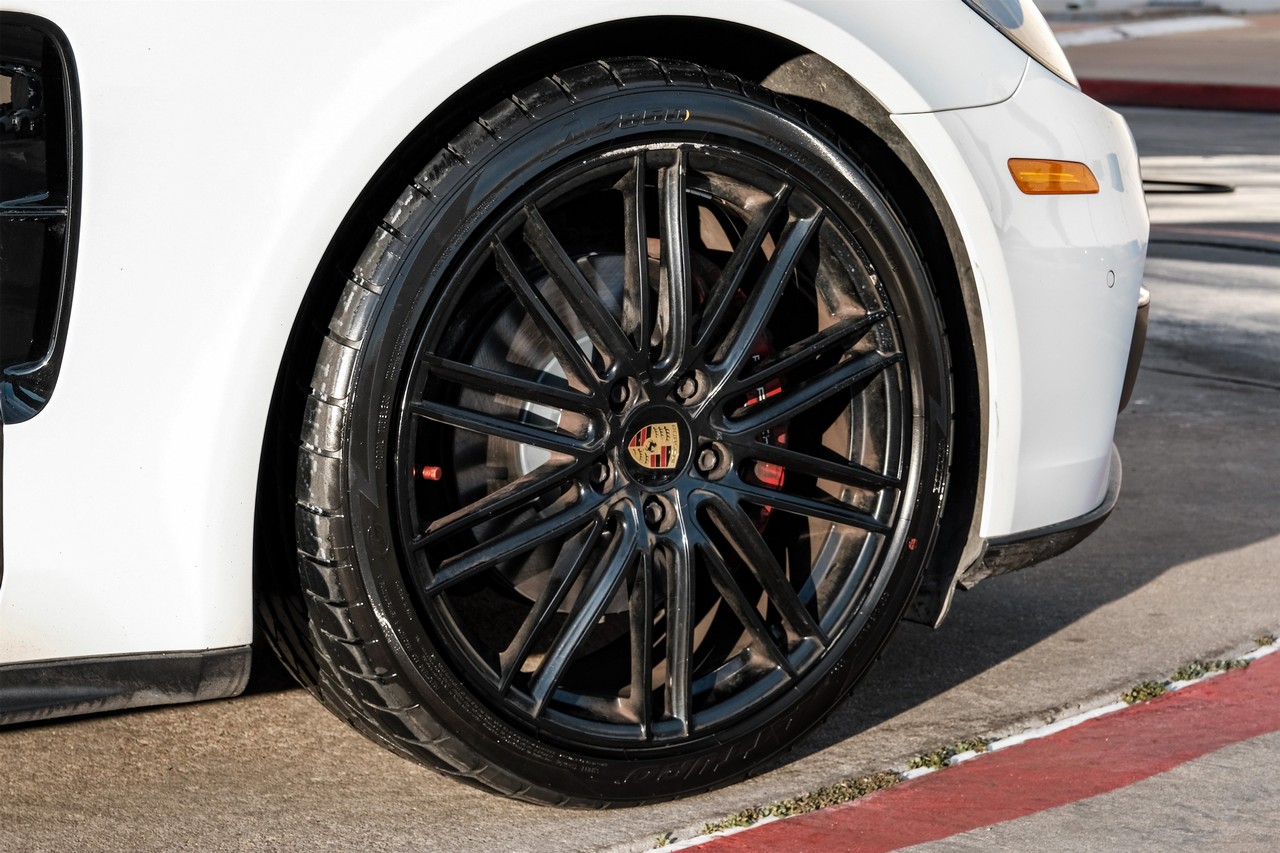 Porsche Panamera Vehicle Main Gallery Image 61