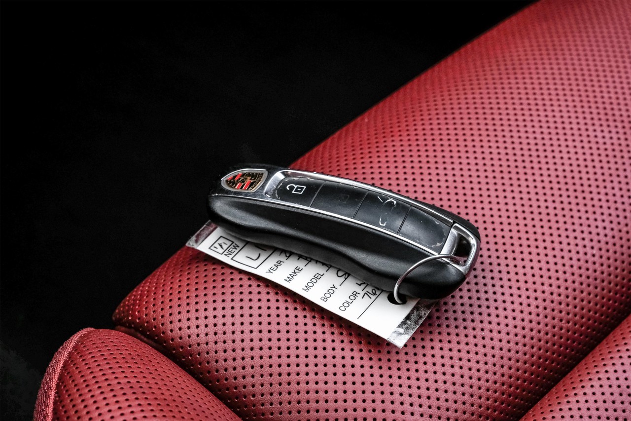 Porsche Panamera Vehicle Main Gallery Image 64