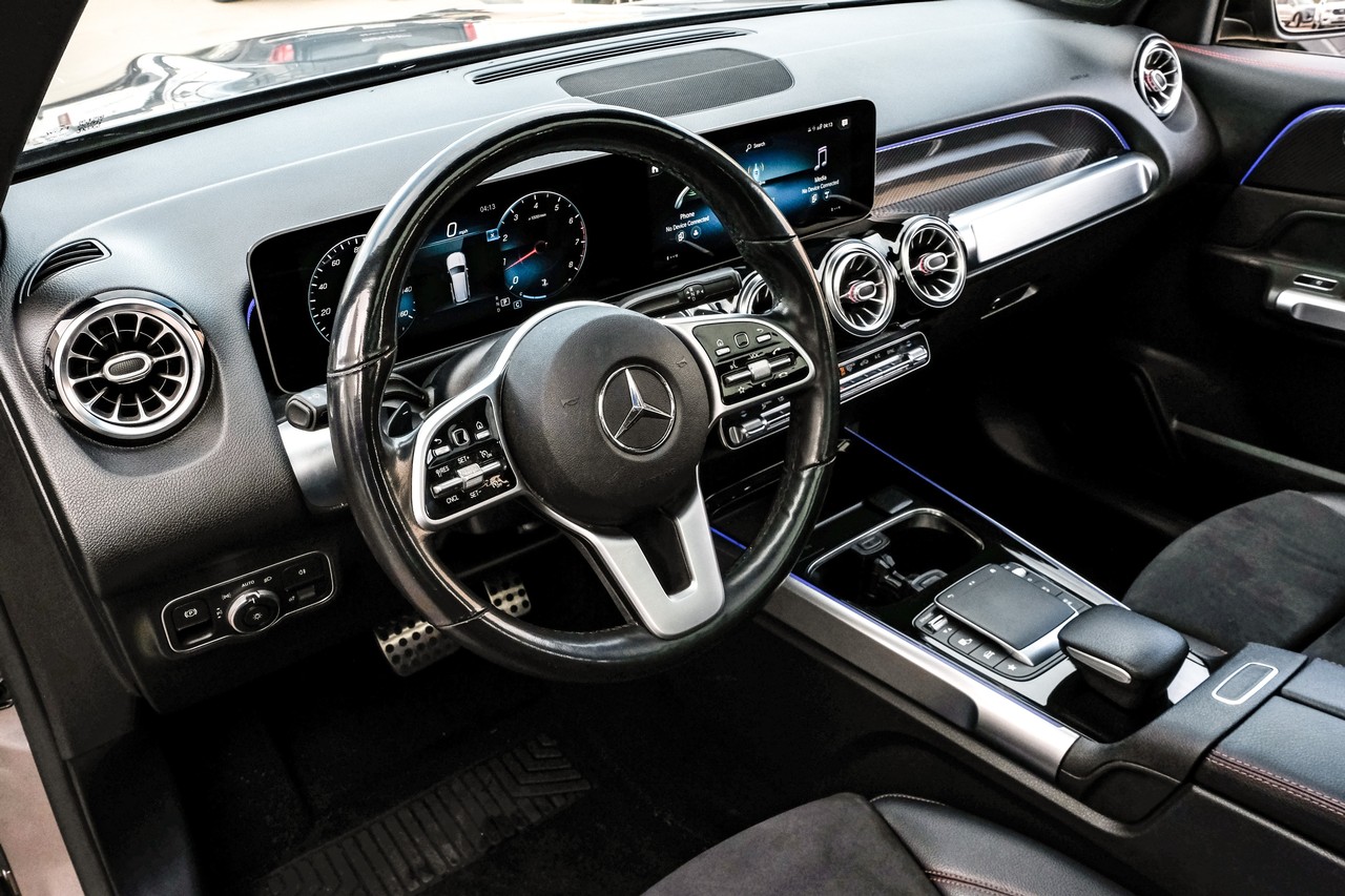 Mercedes-Benz GLB Vehicle Main Gallery Image 03