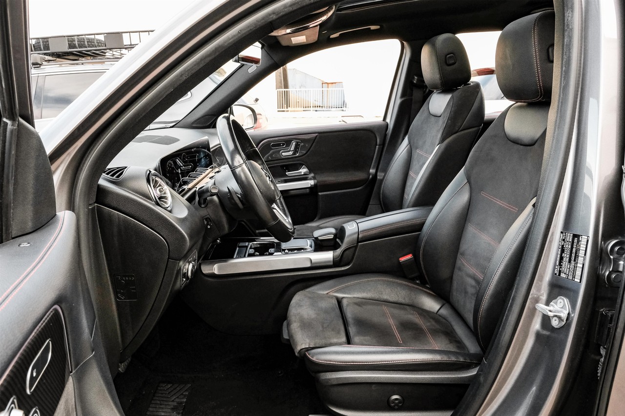 Mercedes-Benz GLB Vehicle Main Gallery Image 04