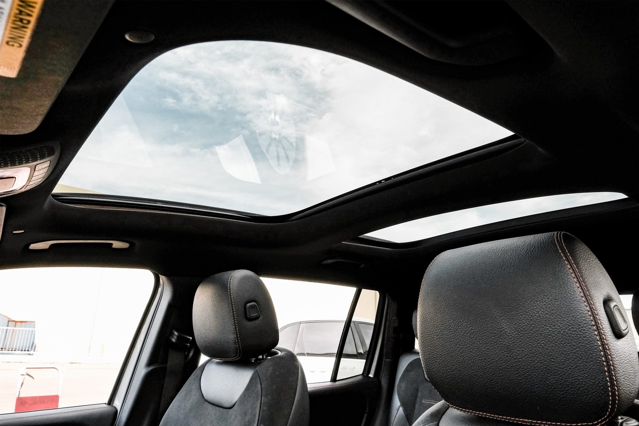 Mercedes-Benz GLB Vehicle Main Gallery Image 05