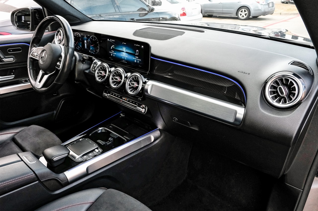 Mercedes-Benz GLB Vehicle Main Gallery Image 13