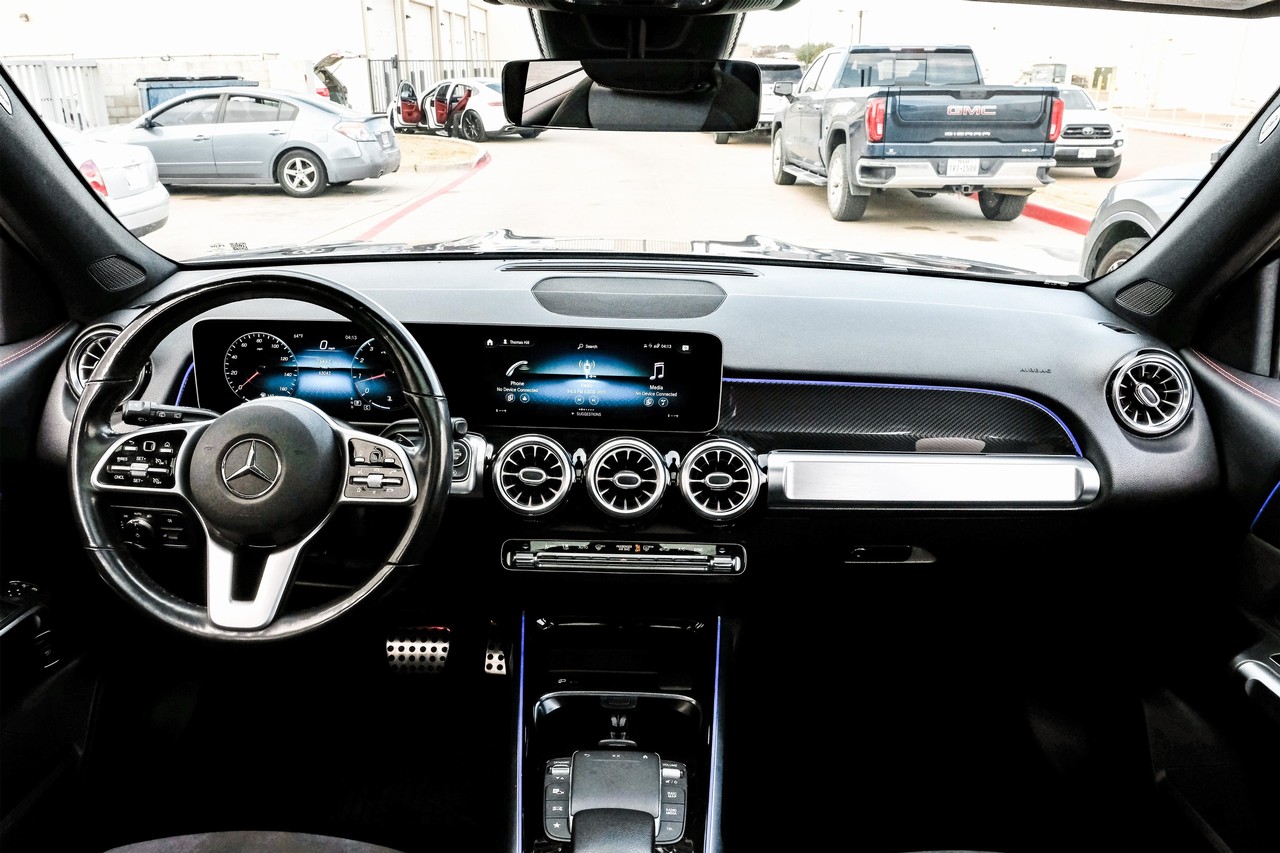 Mercedes-Benz GLB Vehicle Main Gallery Image 15