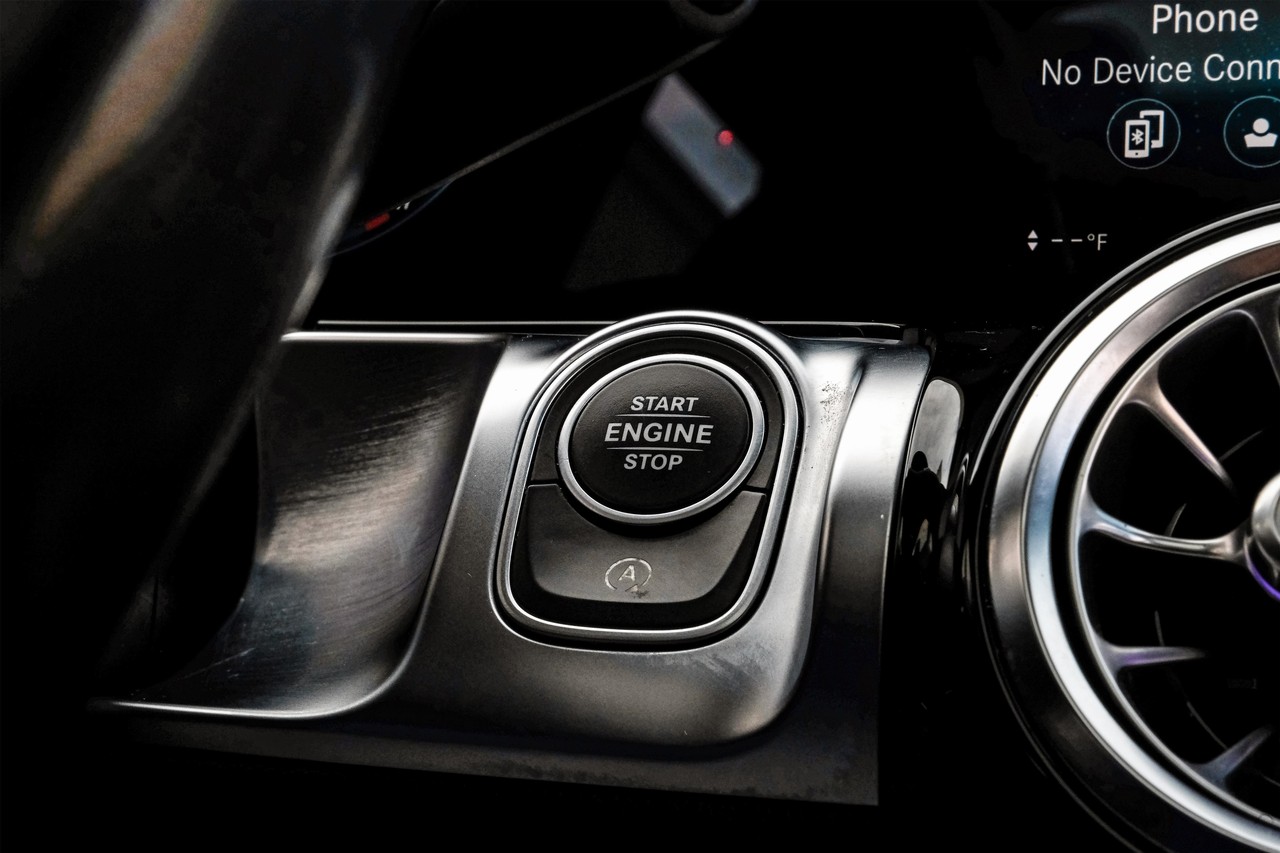 Mercedes-Benz GLB Vehicle Main Gallery Image 22