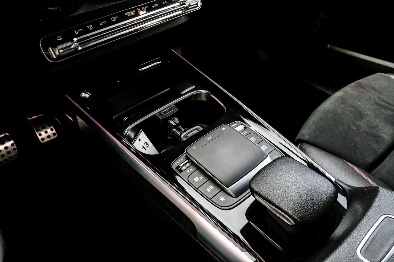 Mercedes-Benz GLB Vehicle Main Gallery Image 24