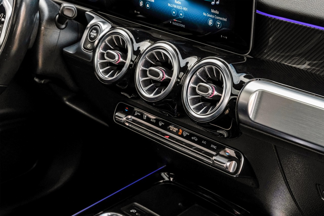 Mercedes-Benz GLB Vehicle Main Gallery Image 25