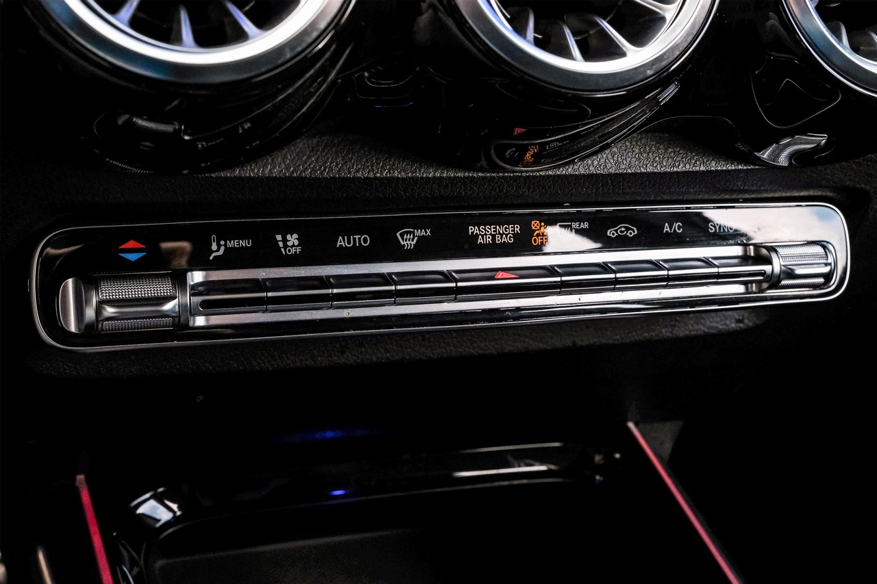 Mercedes-Benz GLB Vehicle Main Gallery Image 27