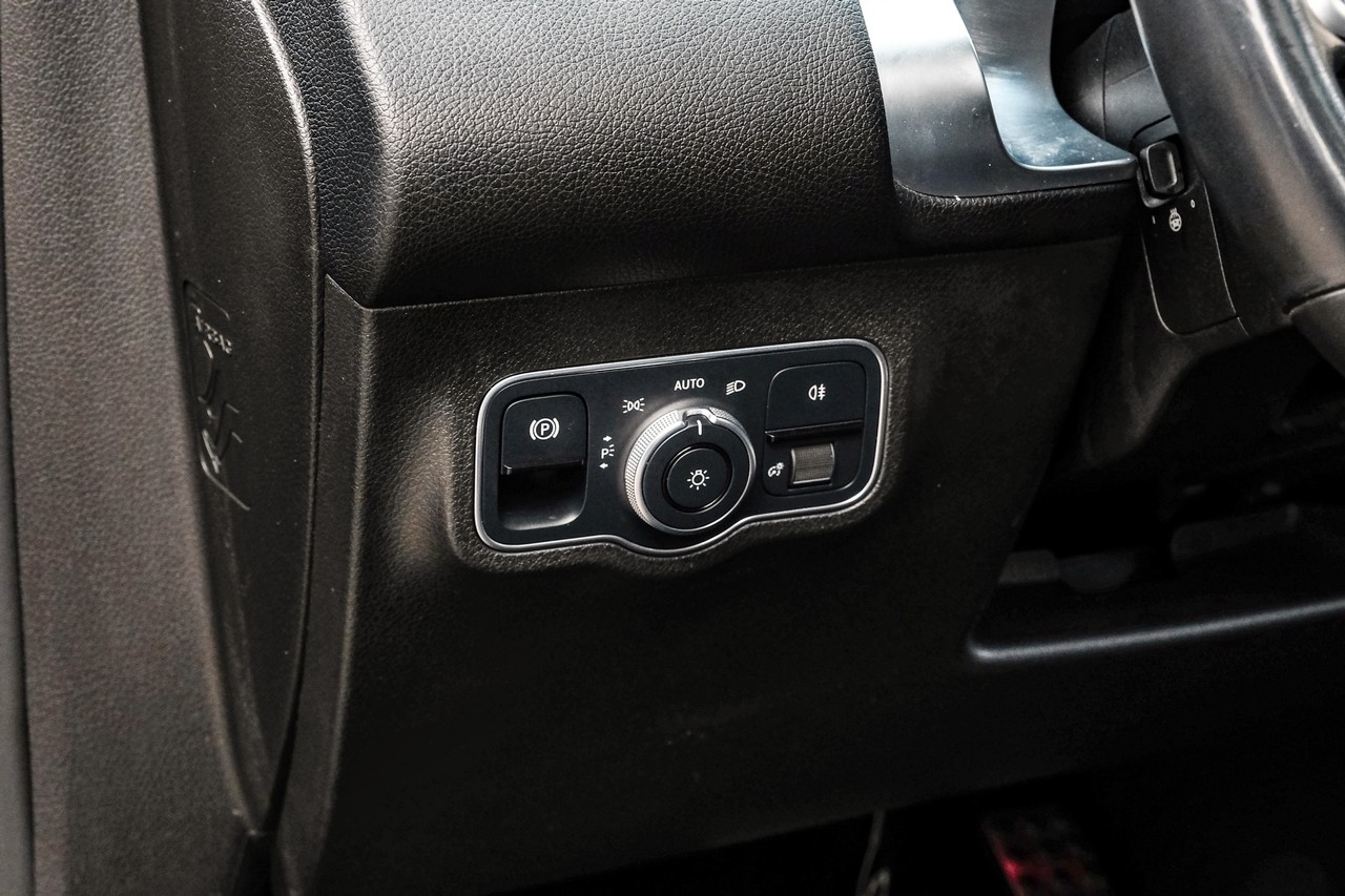 Mercedes-Benz GLB Vehicle Main Gallery Image 28