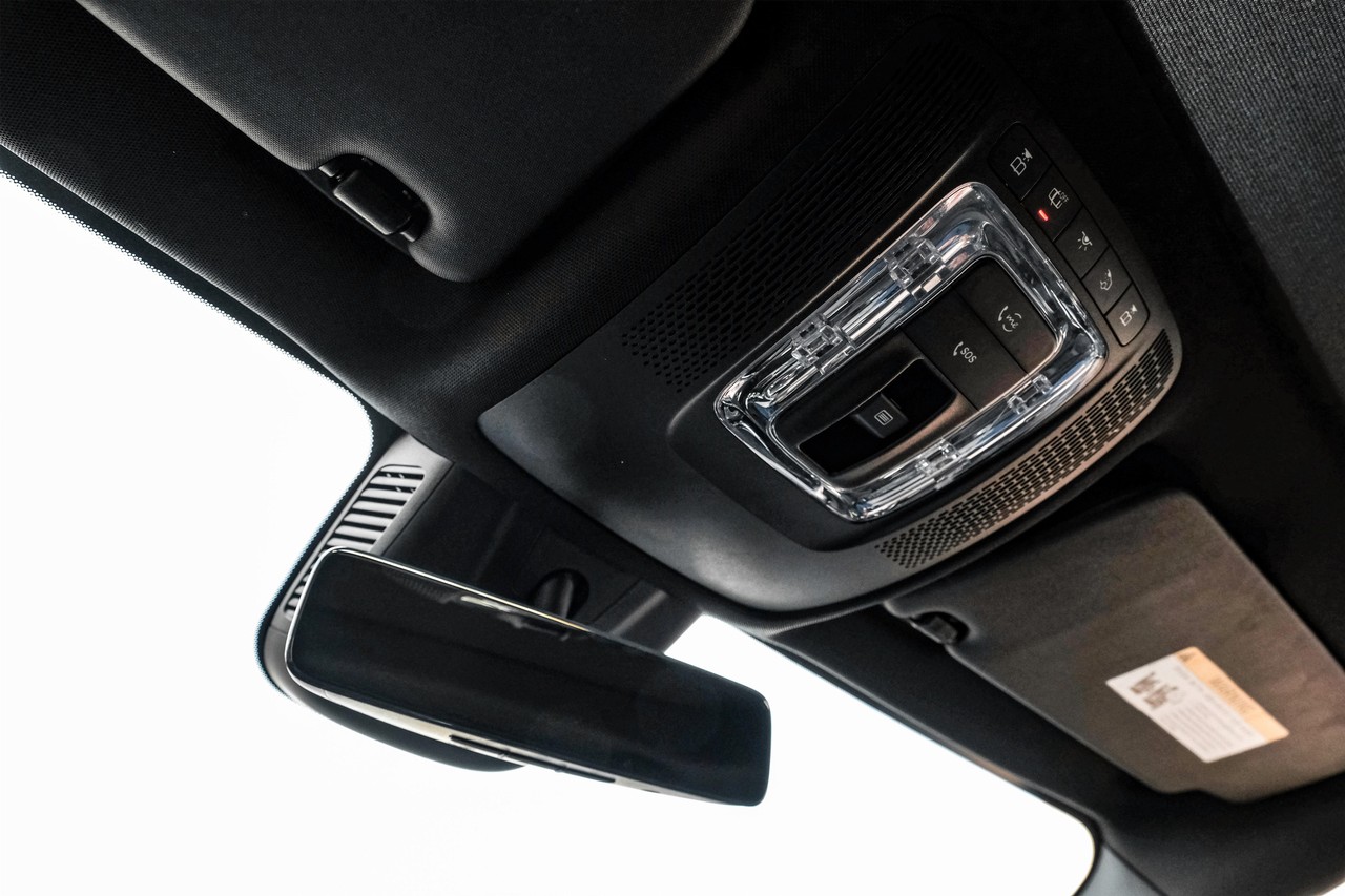 Mercedes-Benz GLB Vehicle Main Gallery Image 29